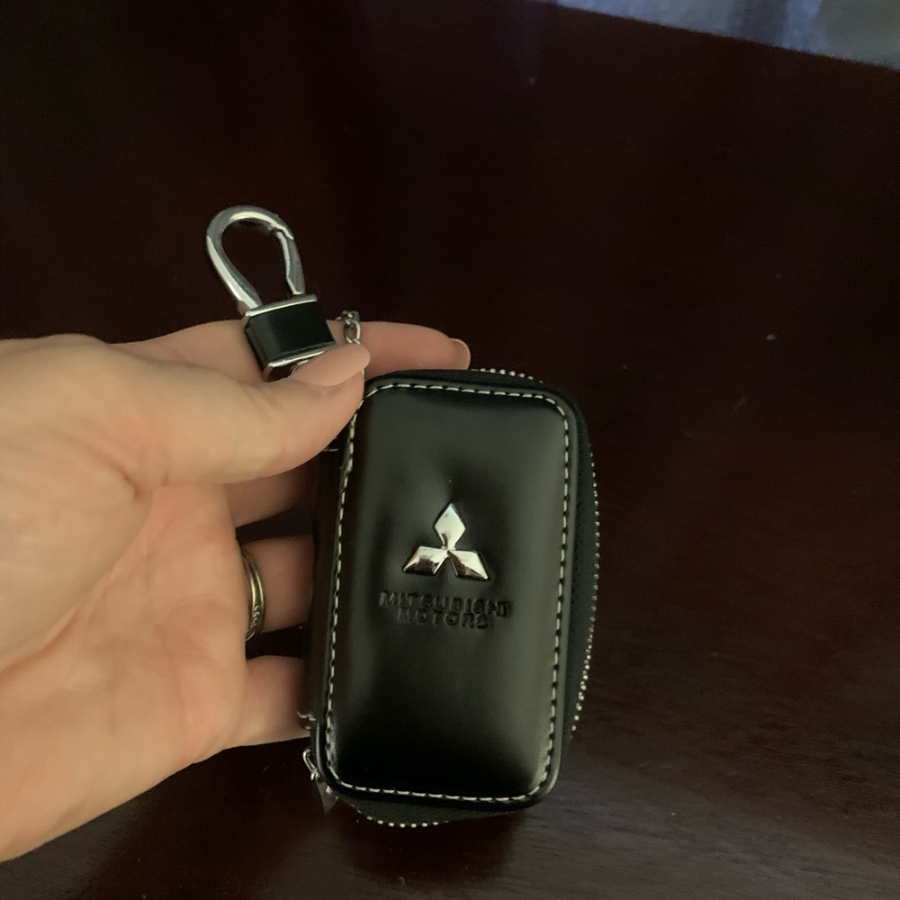 Mitsubishi key fob holder